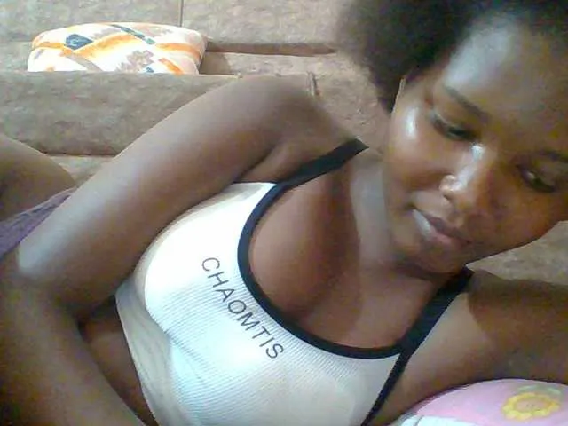 Hornyqueen4 live sex cam on Showamateur