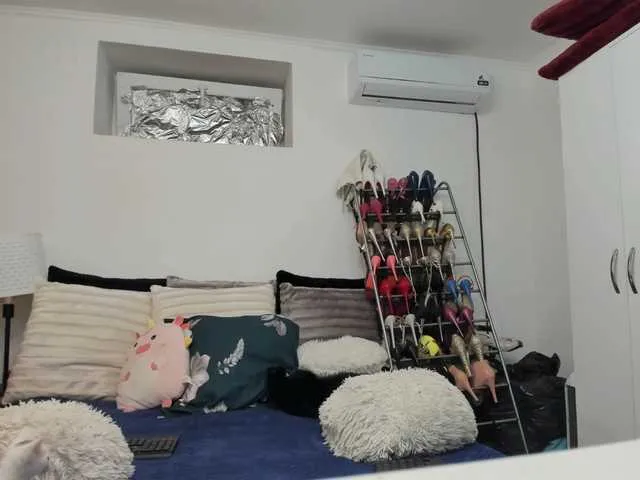 JuliaHayes90 Image 17