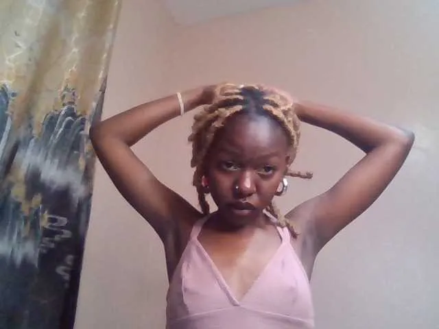 MemeLovesx live sex cam on Showamateur