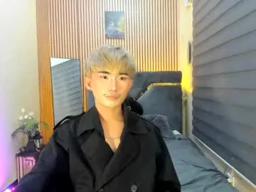 alluring_alpha Image 6