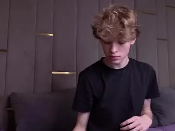 curlytwinkboy Image 3