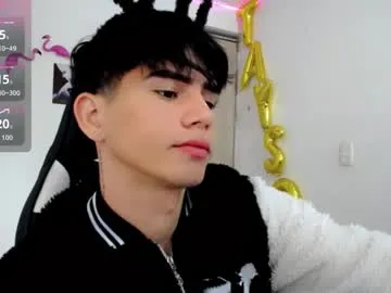 kiss_whitee Image 2