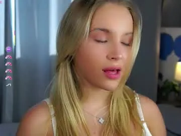 lipswithsmileonthem Image 3