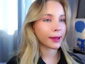 lipswithsmileonthem Image 4