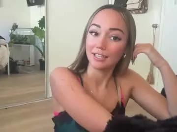 luvlivvyy Image 4