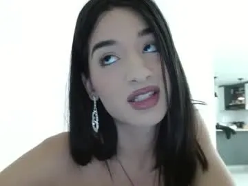 miahott19 Image 3