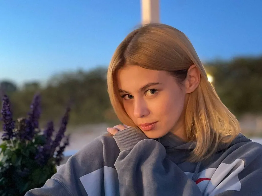 ShyElisaa's Thumb Image