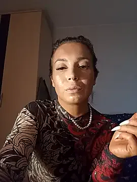 Conny_Shellie Image 2