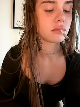 EmiliaCatalina Image 10