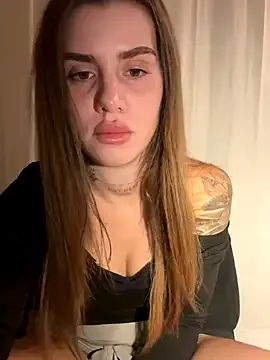 EmiliaCatalina Image 14