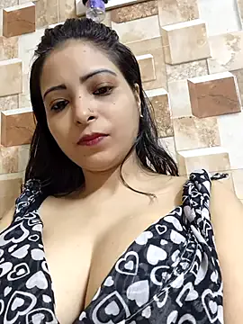 QUEEN-ADITI Image 7