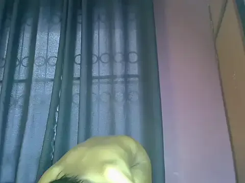 Queen_petite_ Image 12